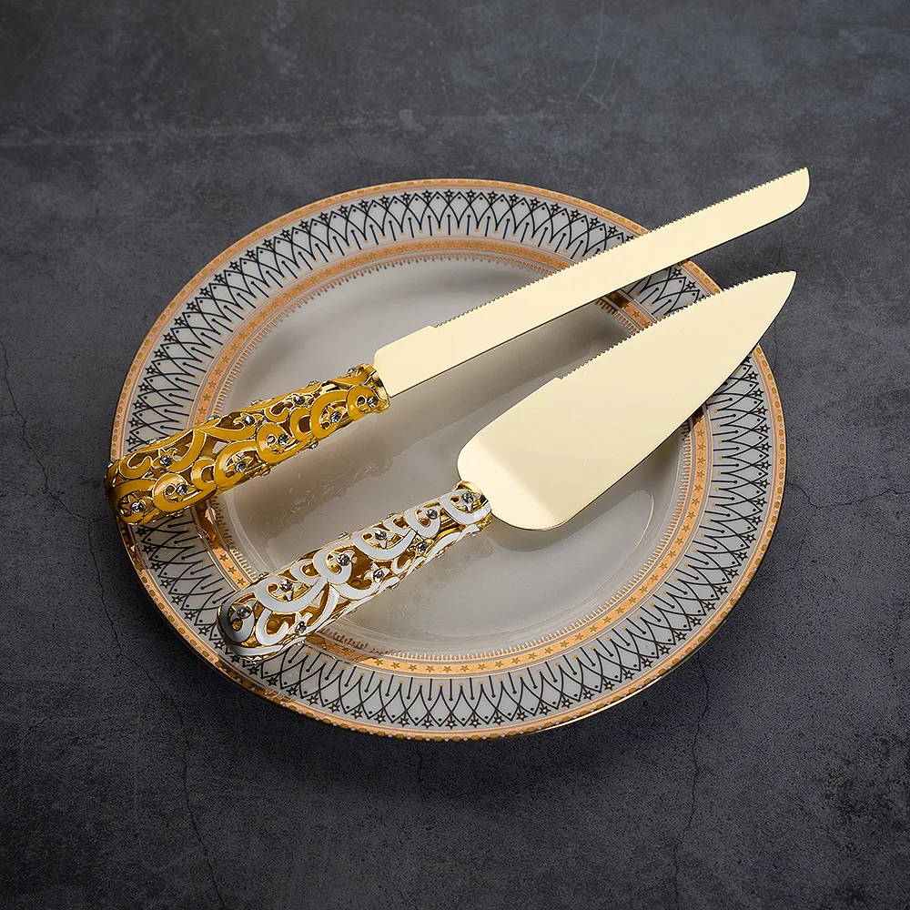 2PCS Retro Stainless Steel Cake Shovel Hollow Design Triangle Knife Western Cheese Bread Knife Kitchen Cake Tool Set Gift Box