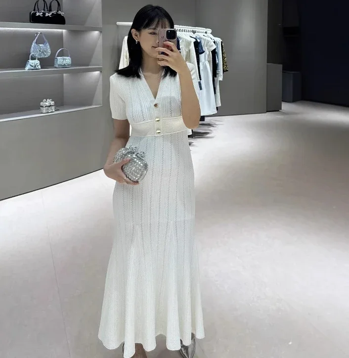 Mulher de malha vestido de manga curta com decote em v fino oco em camadas plissado elegante senhoras midi robe