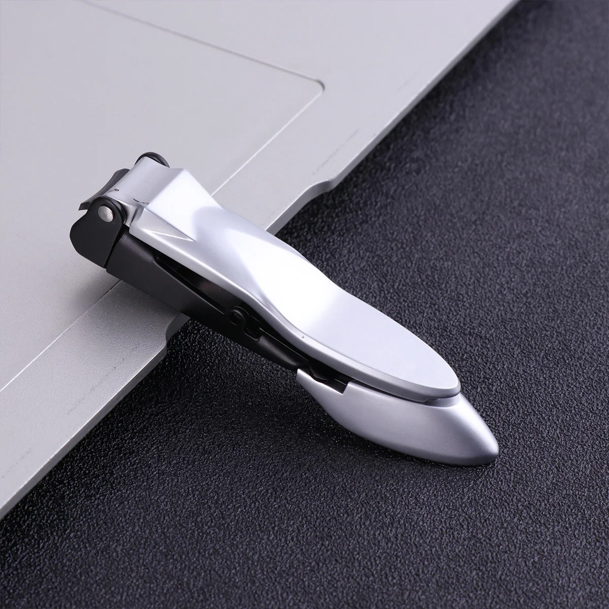 

1 шт., машинка для стрижки ногтей из нержавеющей стали, широкий дизайн, мощный укус для толстых ногтей, нескользящая ручка, точные маникюрные щипцы для ногтей