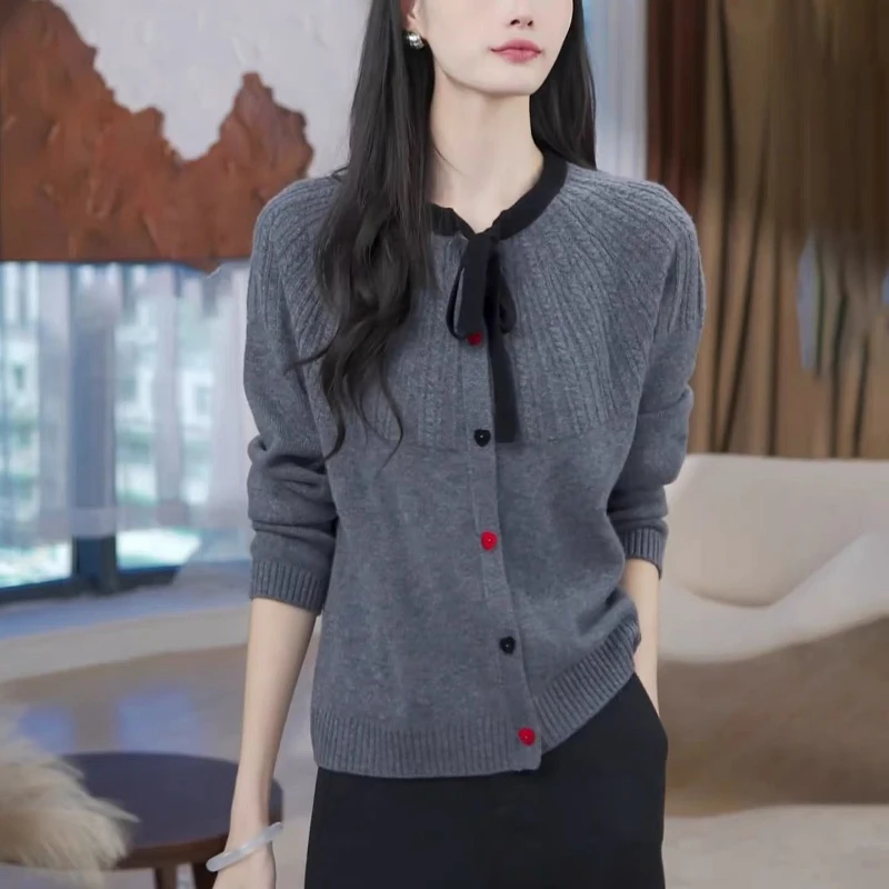 

Осенний новый антивозрастной серый однобортный женский пуловер с круглым вырезом и шнуровкой во французском стиле с длинными рукавами