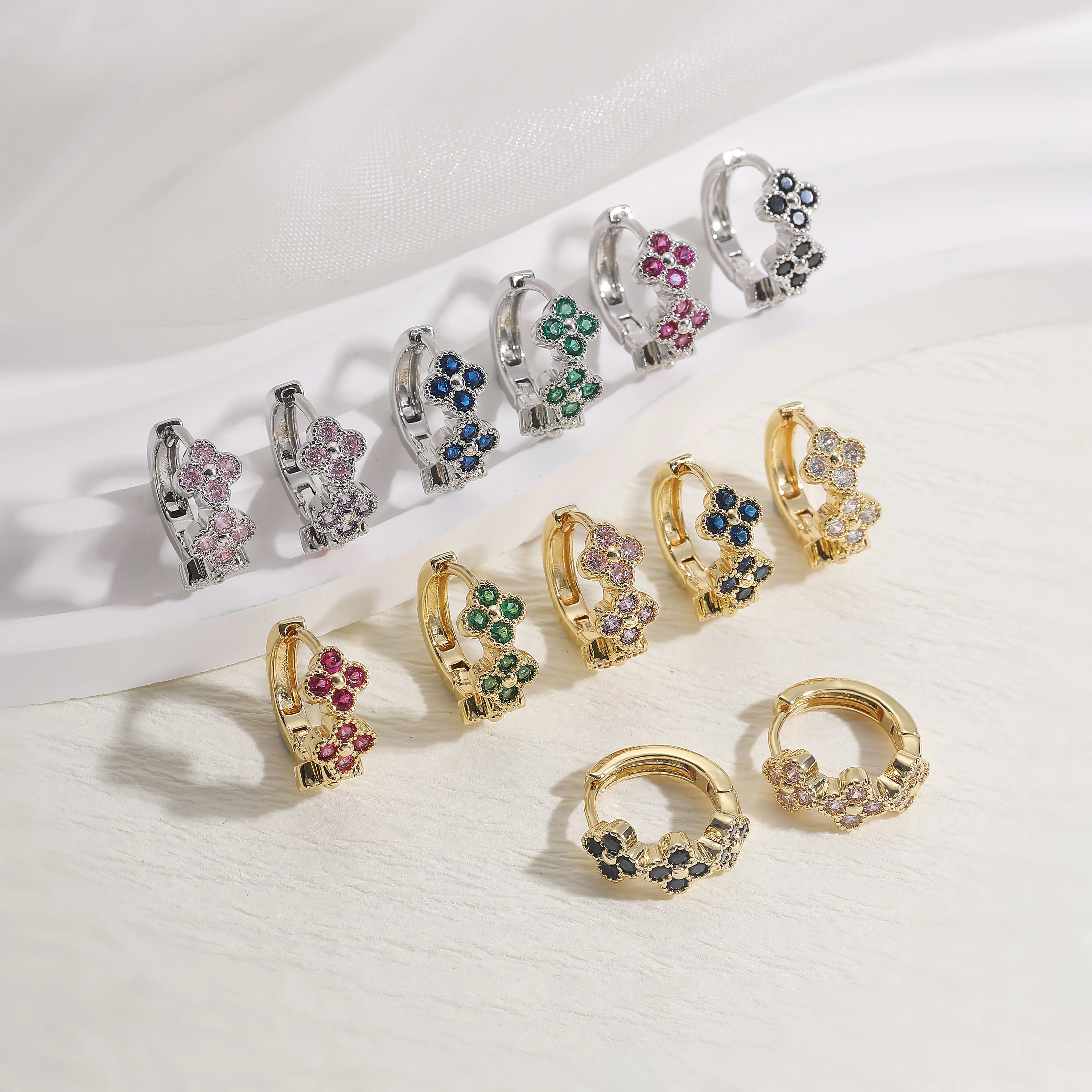HECHENG,French Four-Leaf Clover Sweet Romance CZ Stone Earring Hoops Women's Everyday Minimalist Accessories 1 Pair