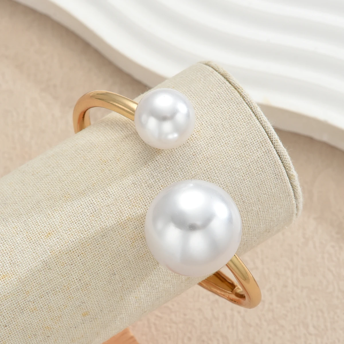 بسيطة كبيرة حبات اللؤلؤ الذهب اللون أساور للنساء الشرير مبالغ فيها هندسية السلس سوار موضة ارتداء اليومي مجوهرات هدايا