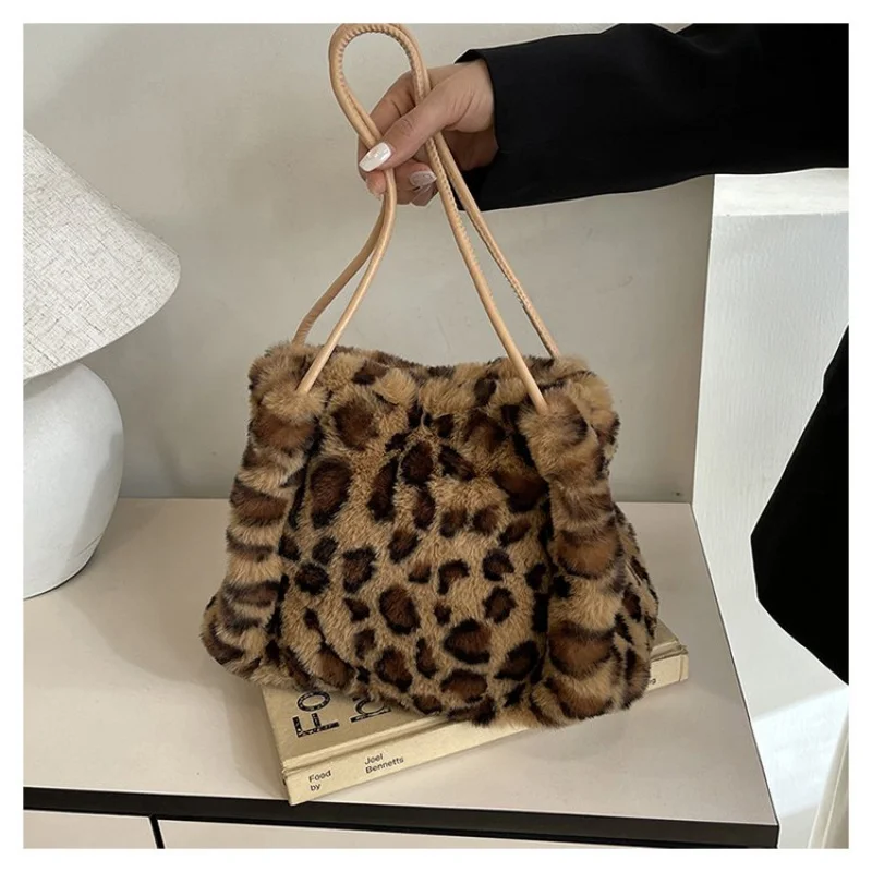 

High End Gym Fitness Bag Large Capacity Shoe Pocket Water Bottle Holder For Daily Workout