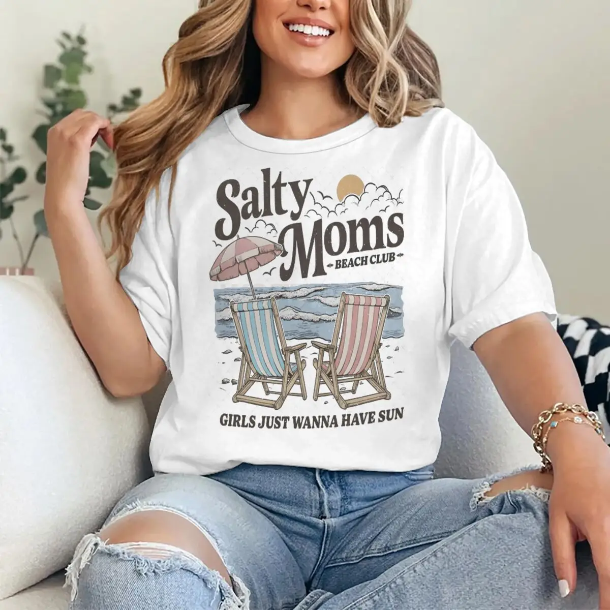 

Salty Moms Beach Club T Shirt Fun Mom Short Sleeve T-shirts Trendy Mothers Day Tees Gift For Mama Casual Short Sleeve Tops