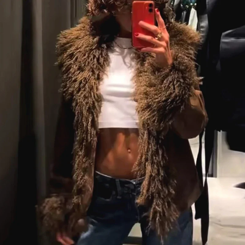 معطف أنيق من الفرو الصناعي البني للنساء موضة طية صدر السترة وأكمام طويلة شرابة ملابس خارجية قطيفة للخريف والشتاء ملابس خروج دافئة جديدة