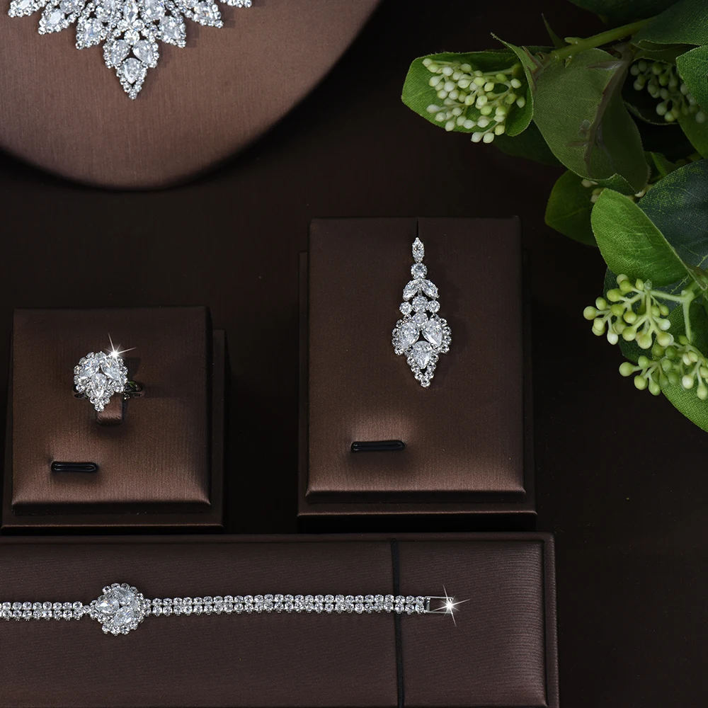 

Dazzling Women's Focuslight Luxury Zircon Jewelry 4-Piece Set Maple Leaf Necklace Earrings Dubai Wedding Banquet Travel M-723