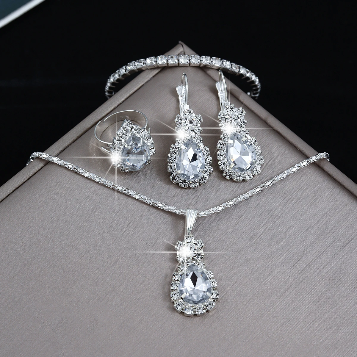 5-Piece Set of Fashionable Women's White Teardrop-Shaped Stainless Steel Rhinestone Jewelry Set, Including Necklace, Bracelet, Earrings, and Ring, as a Holiday Gift for Her