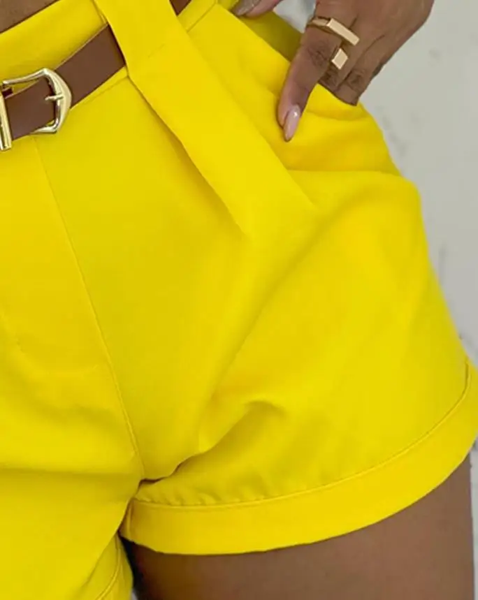 Fashionable and casual high waisted pleated shorts with loose pocket design, new women's shorts for summer 2025