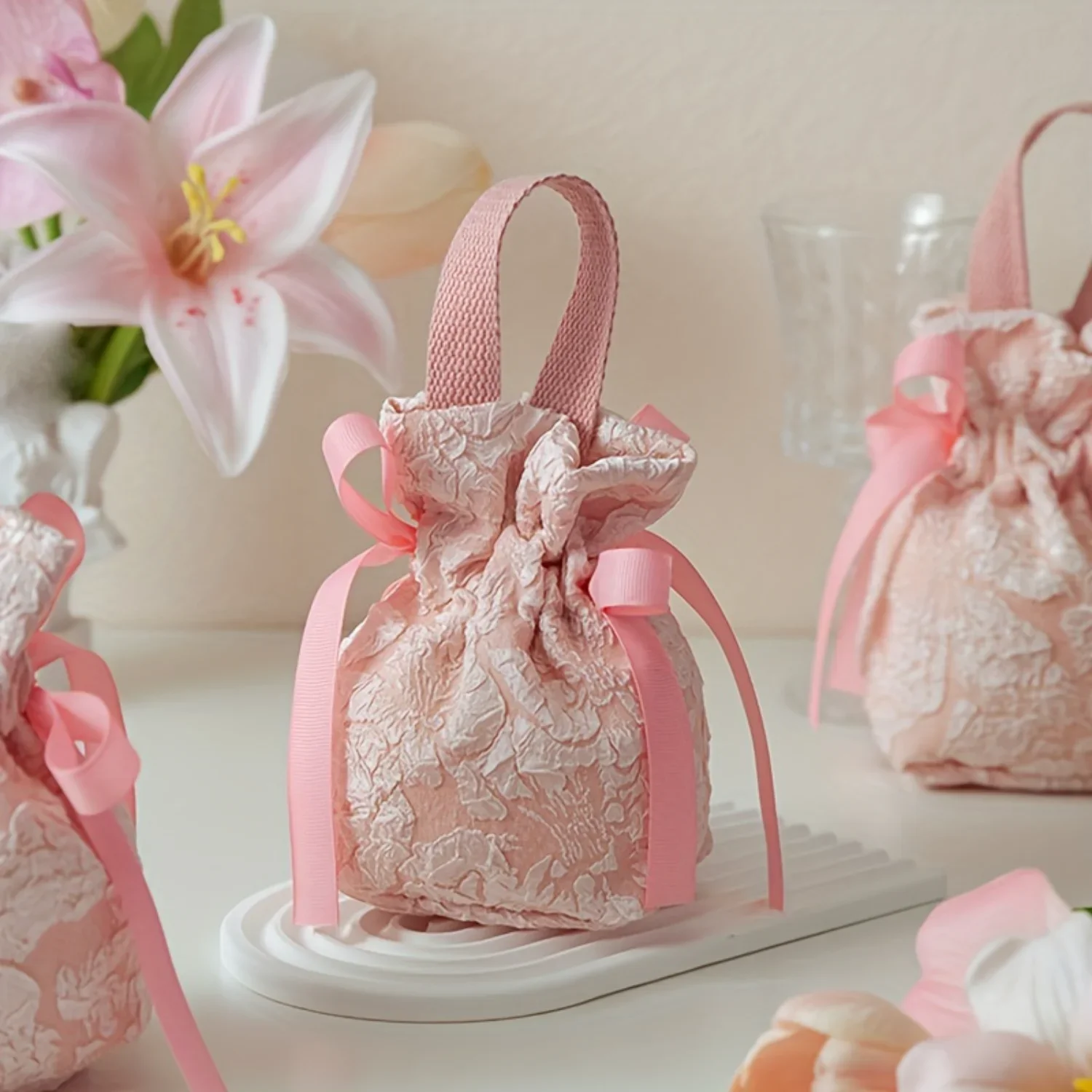 4Pcs Elegant Lace Drawstring Gift Bags - Portable Favor Pouches for Wedding, Birthday, Party Event Supplies, Easy-Tie Bow Closur