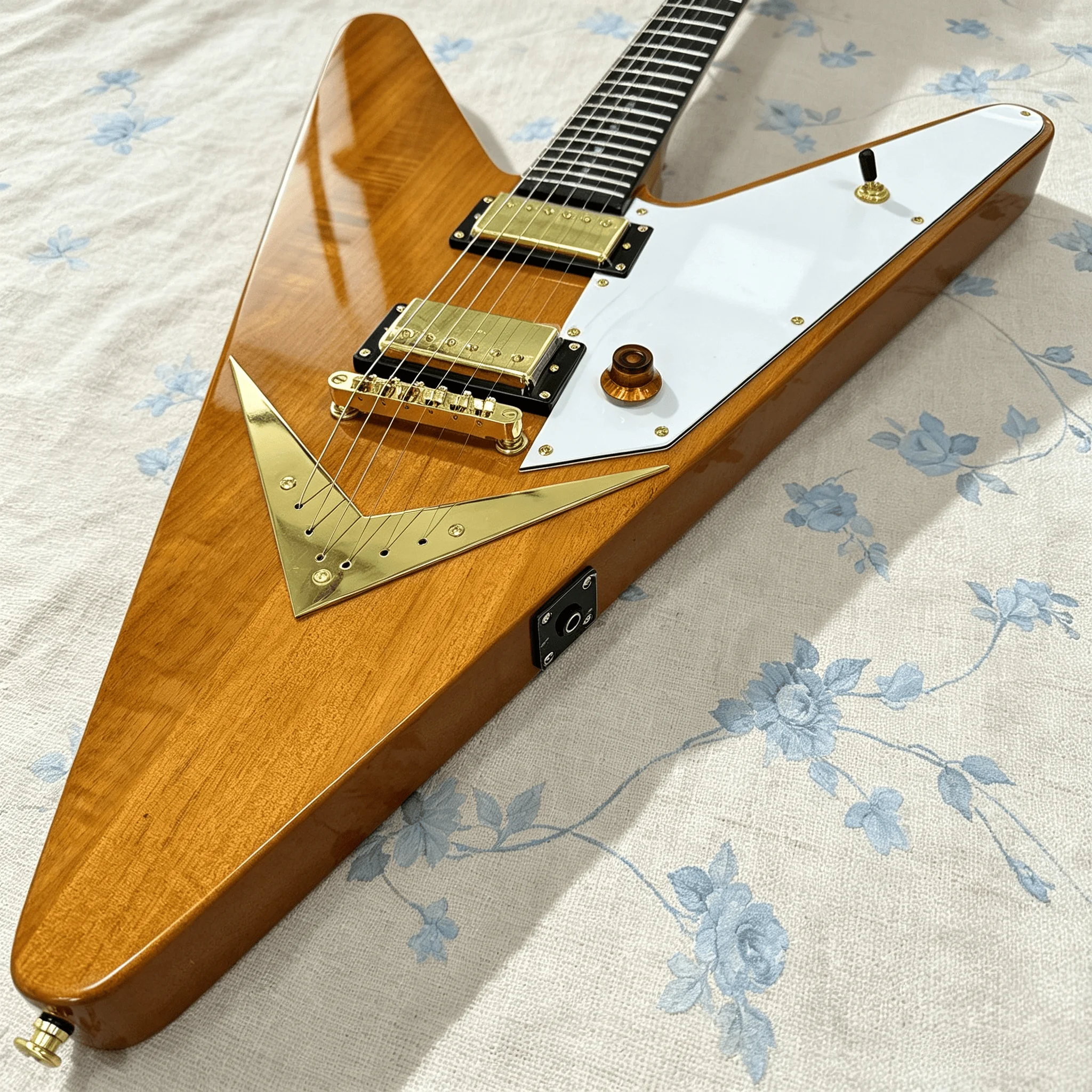 US Warehouse Flying V Electric Guitar Natural Amber Mahogany Body HH Humbucker Pickups Gold Hardware White Pickguard Rock Metal Guitar Free Shipping