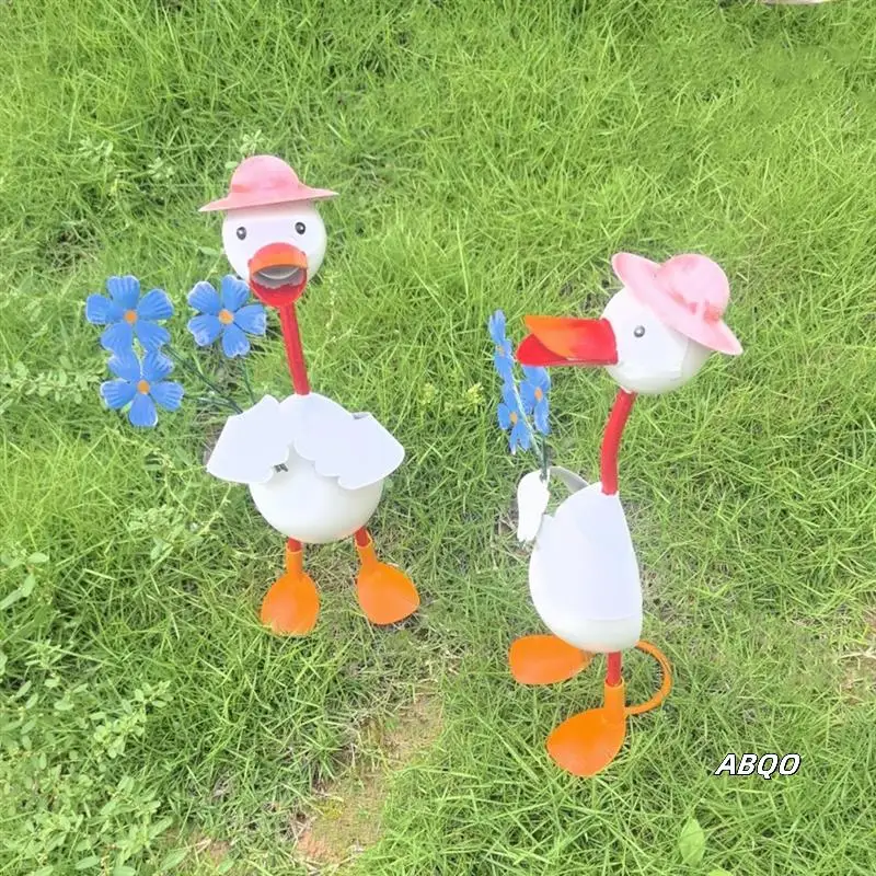 

Garden Duck Statue,Iron Craft Figurines, Standing Art Decor With Plantable Flower Vase, Weatherproof For Outdoor Villa