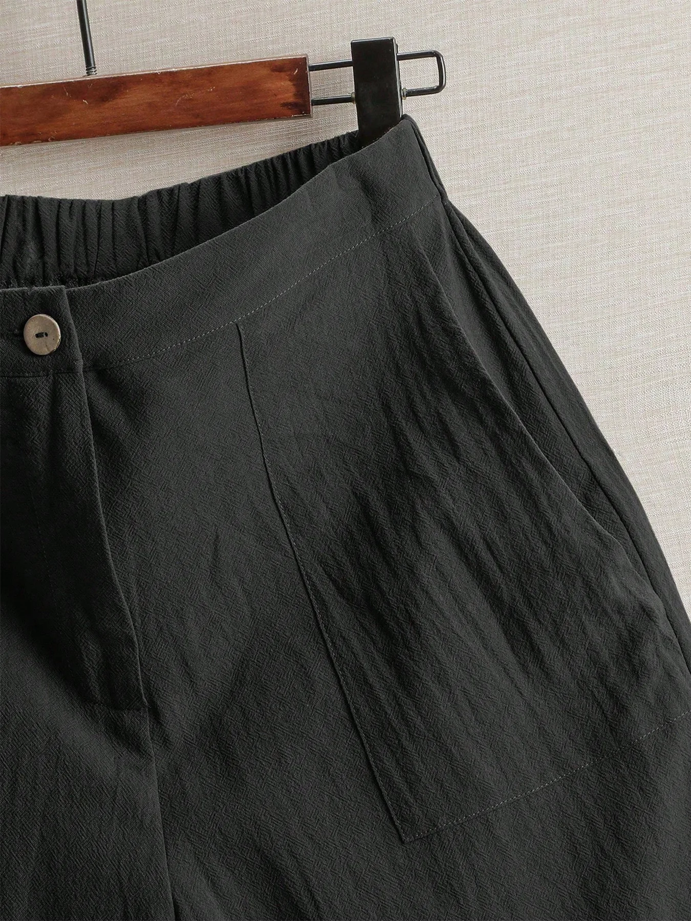 Sommerliche, leichte Damenhose mit fünf Taschen, weite, bequeme, gerade geschnittene Damenhose mit hoher Taille, modische Sport- und Freizeithose für den Außenbereich. – Detail 13