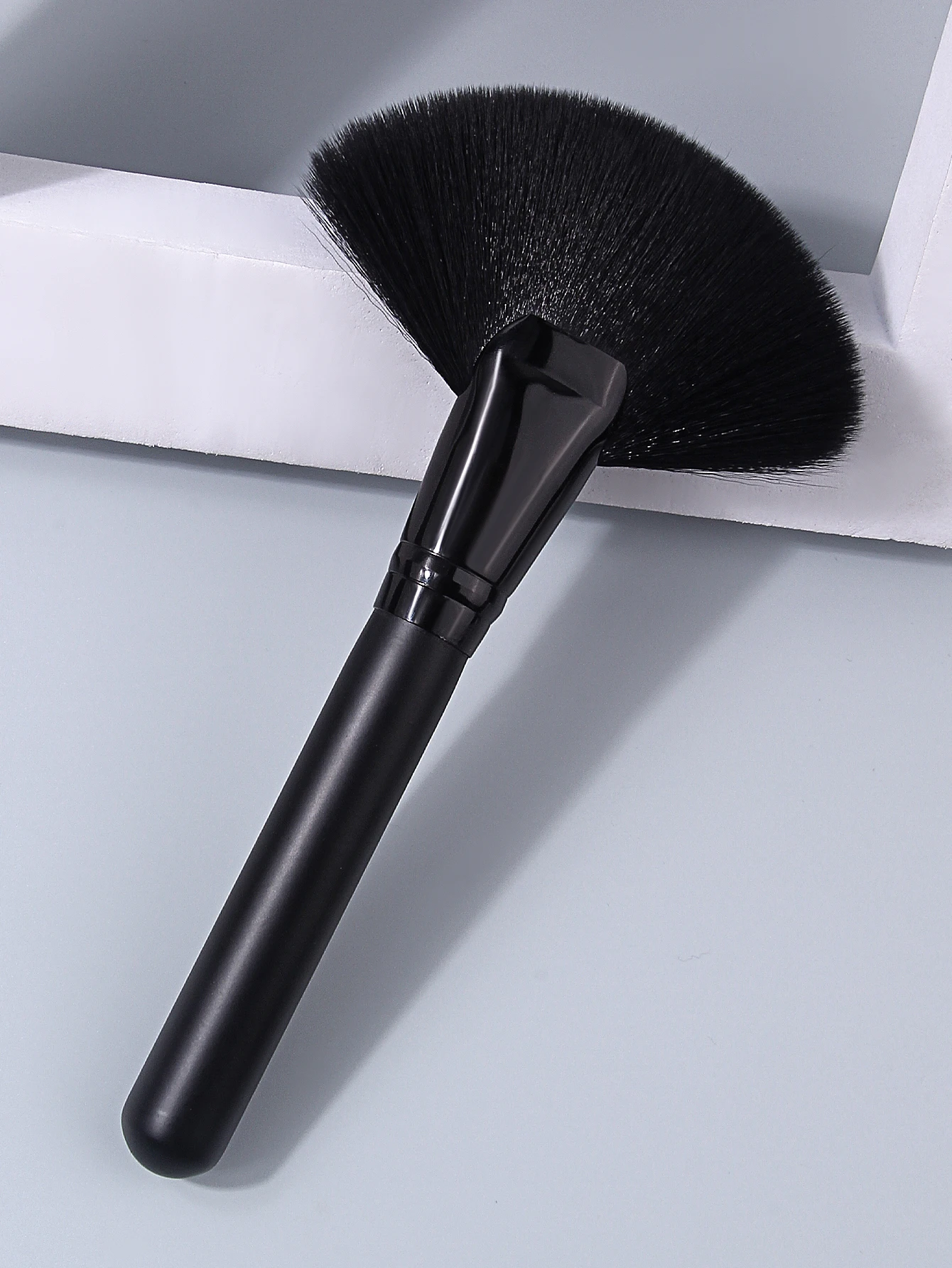 1pc New Model Large-Size Fan-shaped Makeup Brush Soft Portable Loose Powder Brush Nail Brush Women's Beauty Makeup Nail Tools