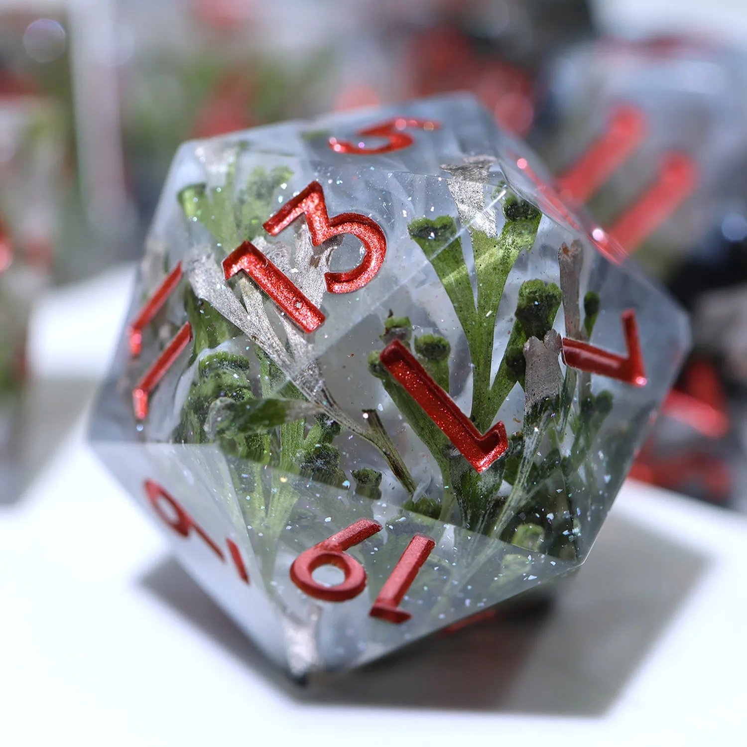 

Handmade Resin DND Dice Set,Black & White with Real Green Leaves RPG Dice for Board Games Role Playing Accessories-N41