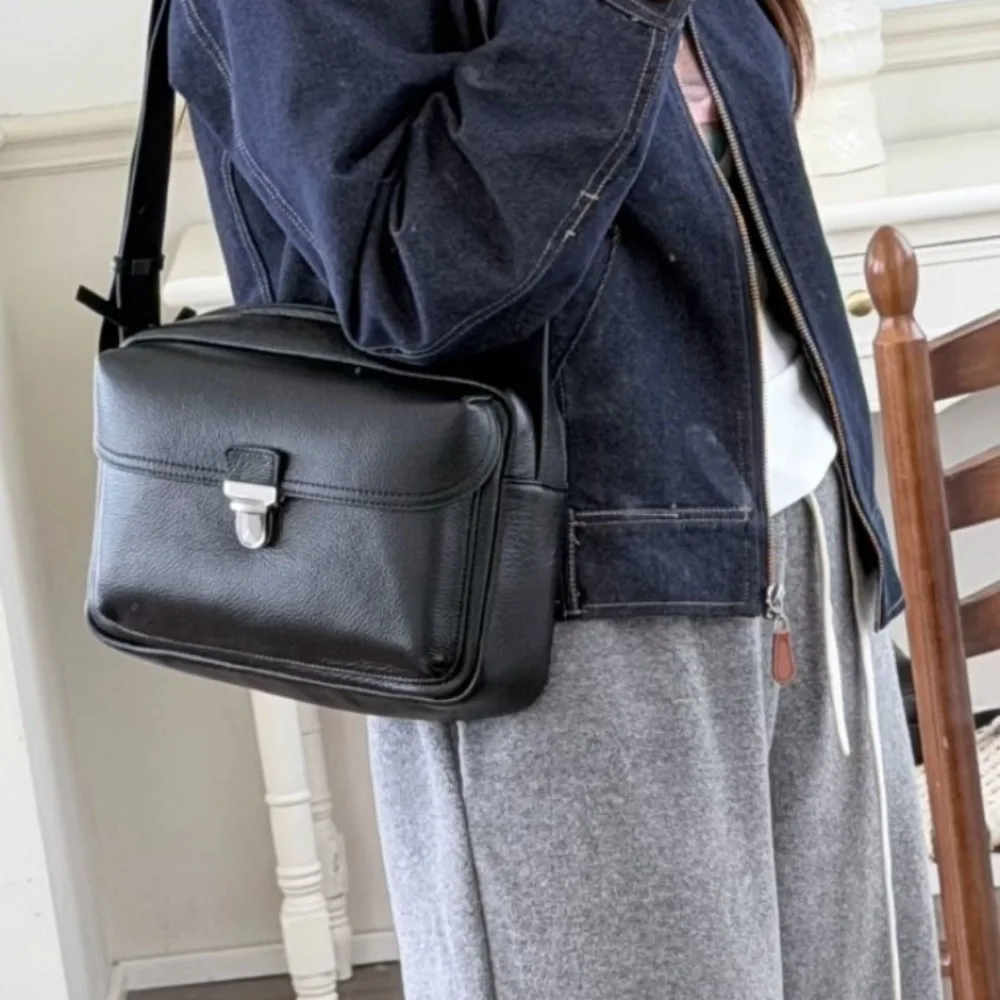 

Niche Design First-layer Cowhide Messenger Bag Retro Lock Single Shoulder Commuting Casual Versatile Messenger Bag Women