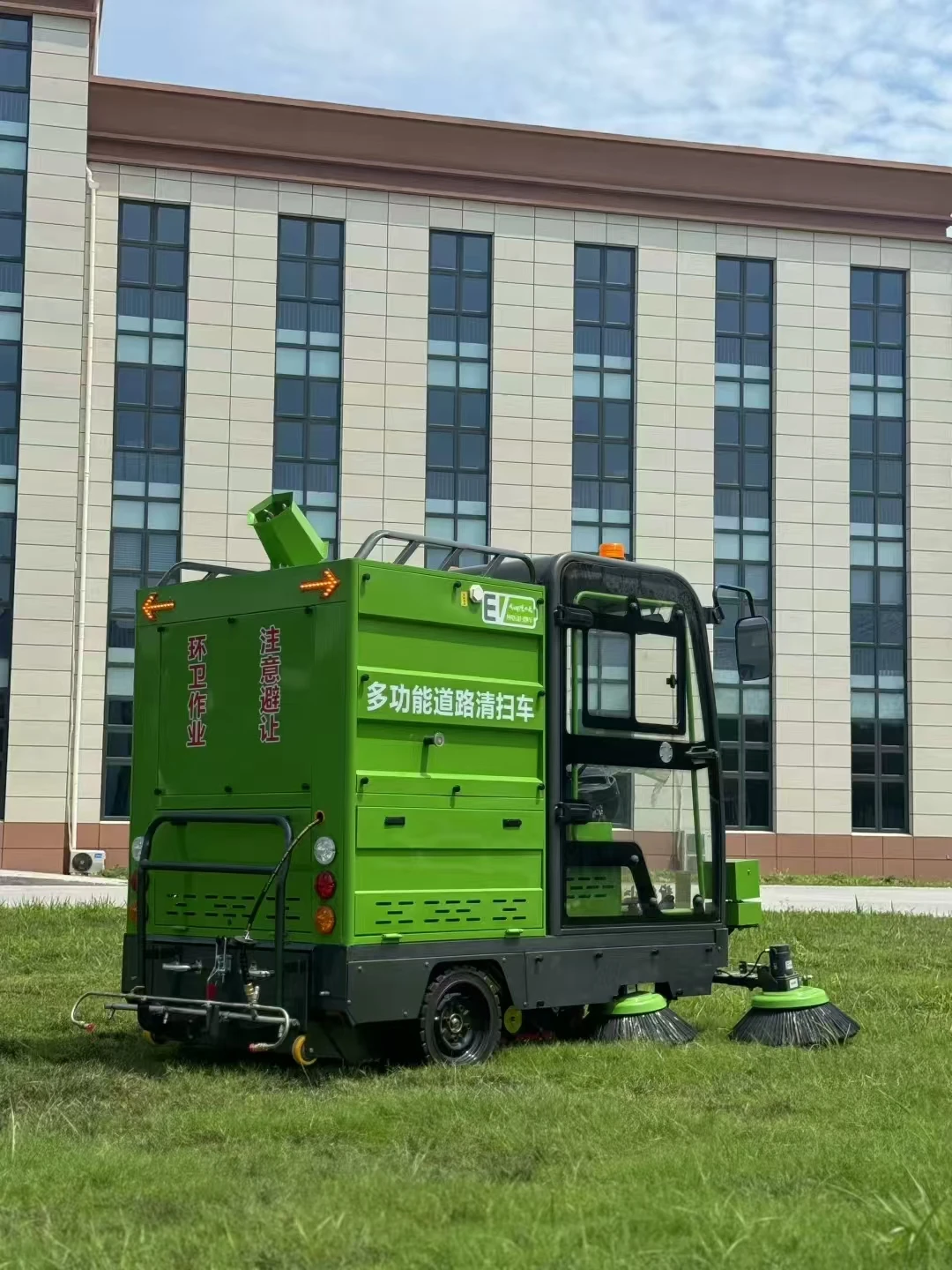 YG Customized Multi Function Street Road Avenue Electric Truck Four Wheel Sweeper Cleaning Machine