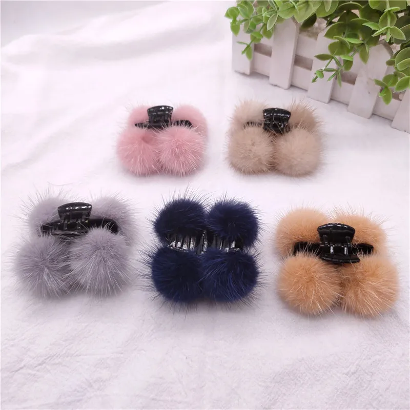 

Pompons Hair Claw Headdress Mink Fur Ball Ponytail Hairpin Side Clip Top Clip South Korea Hairy Ball Headdress Acessories