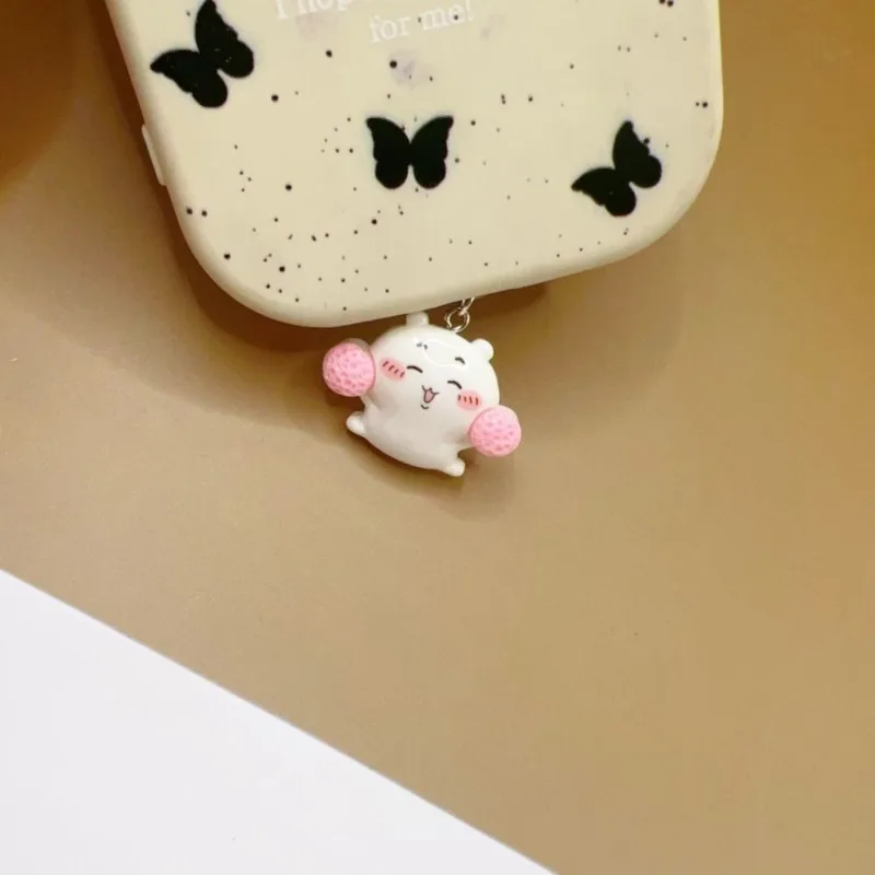 Chiikawa Zatyczka przeciwkurzowa do telefonu iPhone 7-15 z interfejsem Type-C, urocze akcesorium dekoracyjne w kształcie hachigami, uniwersalna zatyczka przeciwkurzowa do telefonu