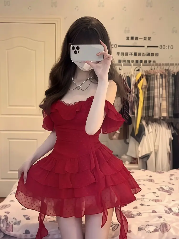 Frühlingshaft Süße, Würzige Rote Y2K-Style Kleider, Sommerliche Kurzarm-Neckholder-Kleider mit Prinzessinnen-Taille, Koreanische Mode, Damen-Minikleider