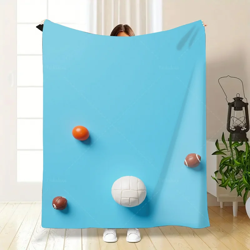 قطعة واحدة من بطانية الفانيلا الرياضية الزرقاء مع كرات القدم والكرة الطائرة لمشاعر يوم اللعبة