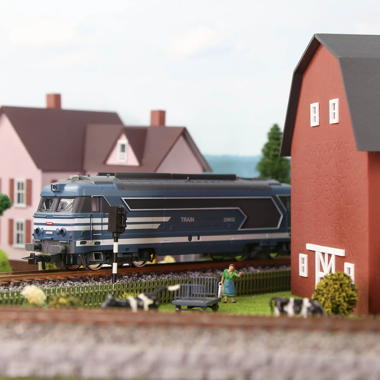 Evemodel HO Scale 1:87 modello lungo locomotive ferroviarie per modellini di treni stile ue HCT8702