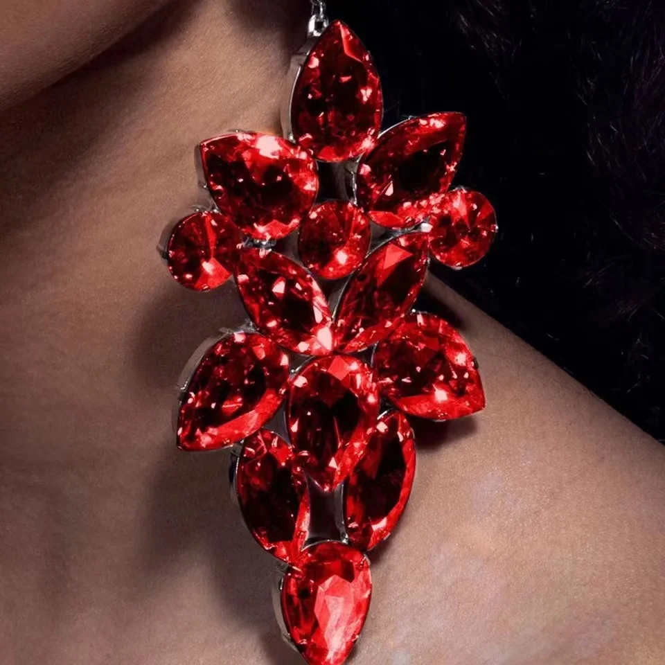 Women\'s exaggerated acrylic oversized red water droplet crystal pendant earrings, luxurious large water droplet earrings