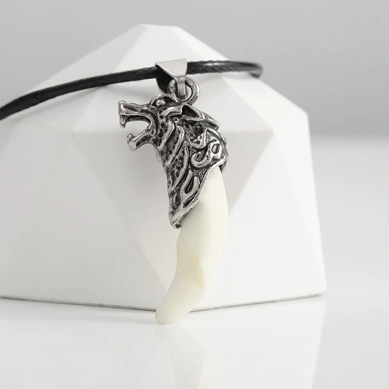 New Fashion Antique Silver Wolf Tooth Pendant Necklace Tribal Carved Wolf Fang Tooth Pendant Faux Leather Rope Necklaces for Men