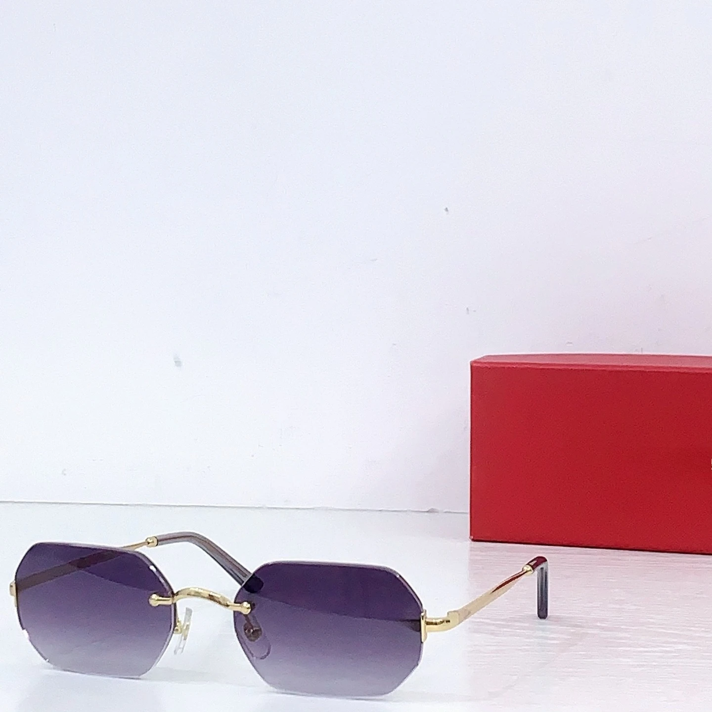 

Роскошные и стильные солнцезащитные очки унисекс с защитой UV400, разноцветными линзами, подходят для активного отдыха на природе и в качестве подарков.