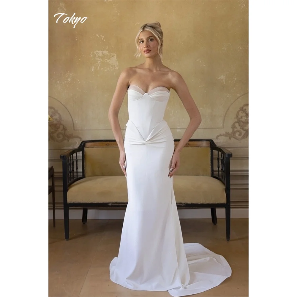 Vestidos de novia blancos personalizados con cuello de corazón de Tokio, vestidos de novia sin mangas con cordones en la espalda, vestidos de novia de cola de corte de sirena
