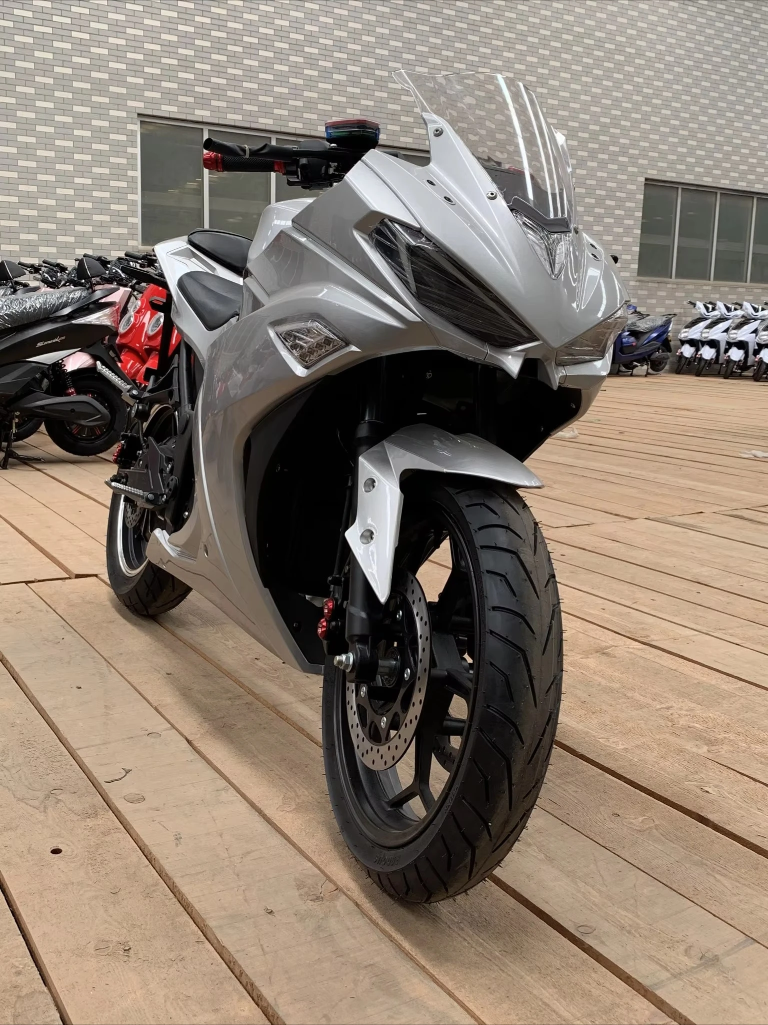 YzggbJose R3 130KM 8000W 80Ah 72V V6 Travel Electric Motorcycle 120km/h 300kg 17-inch tires, custom color