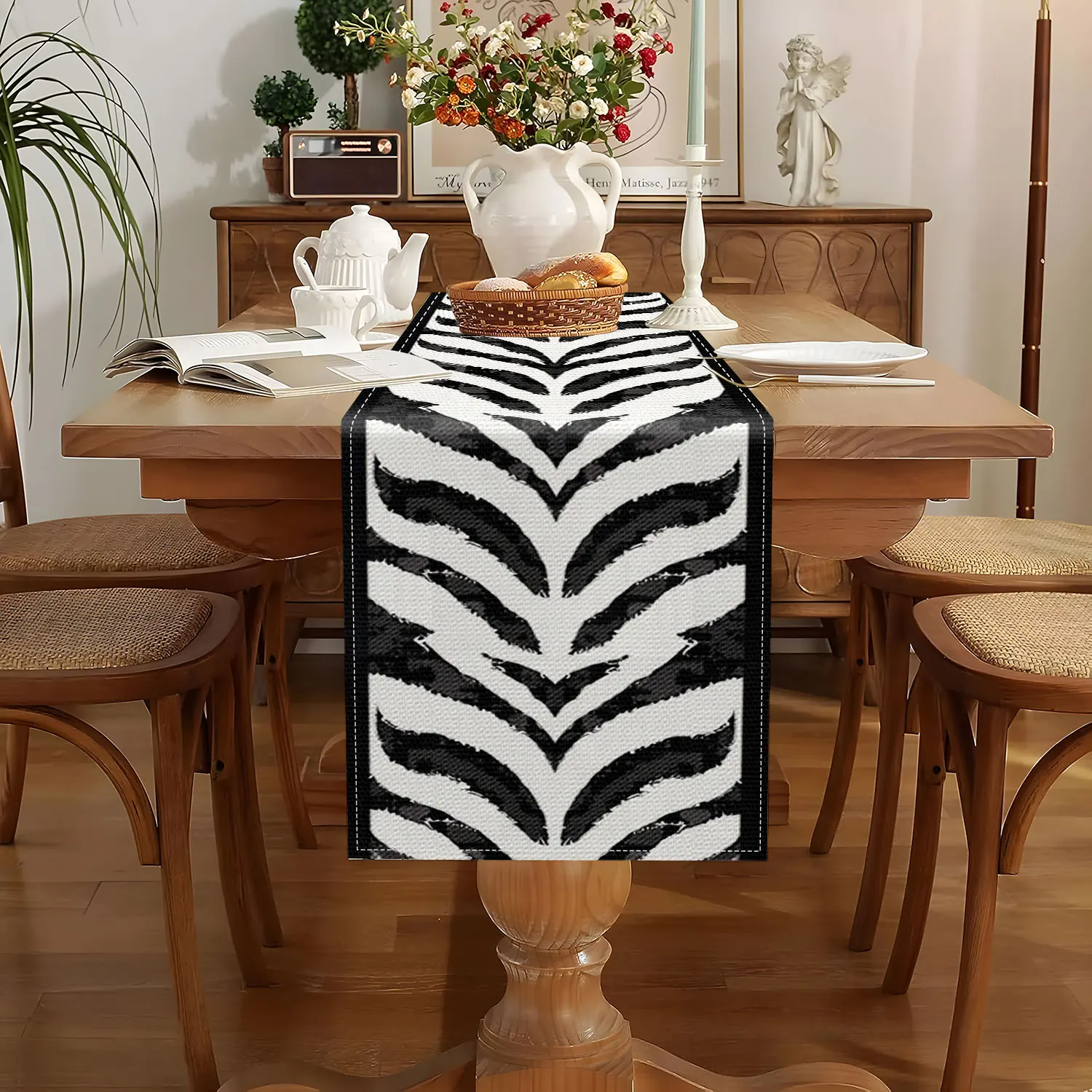 1 Piece Zebra Print Themed Table Runner, Black and White Zebra Pattern, Suitable for Wild Style Spaces and Fashionable Party Decorations