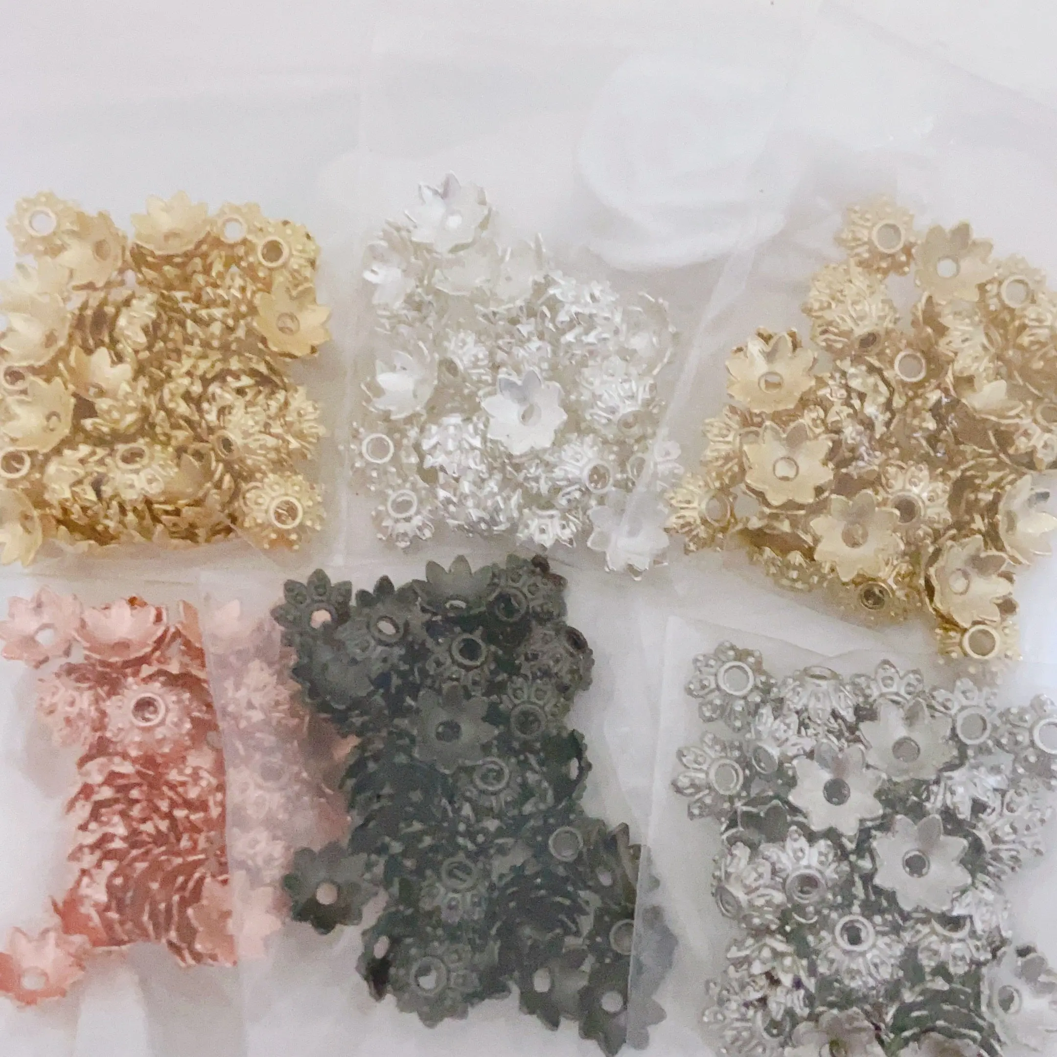 

30 Pieces Hollow Petal Bead Holder Spacer Bead Accessories Diy Pearl Bracelet Necklace Jewelry Making Materials Wholesale