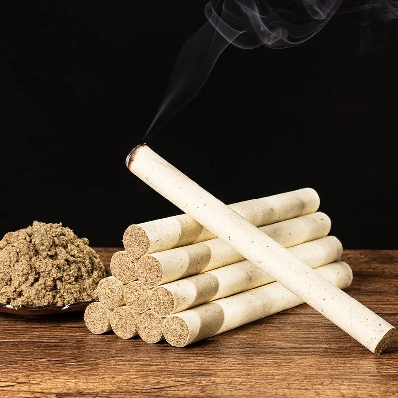 Boxed moxibustion sticks made of aged mugwort mugwort down rolled into cylindrical moxa cones, moxibustion sticks