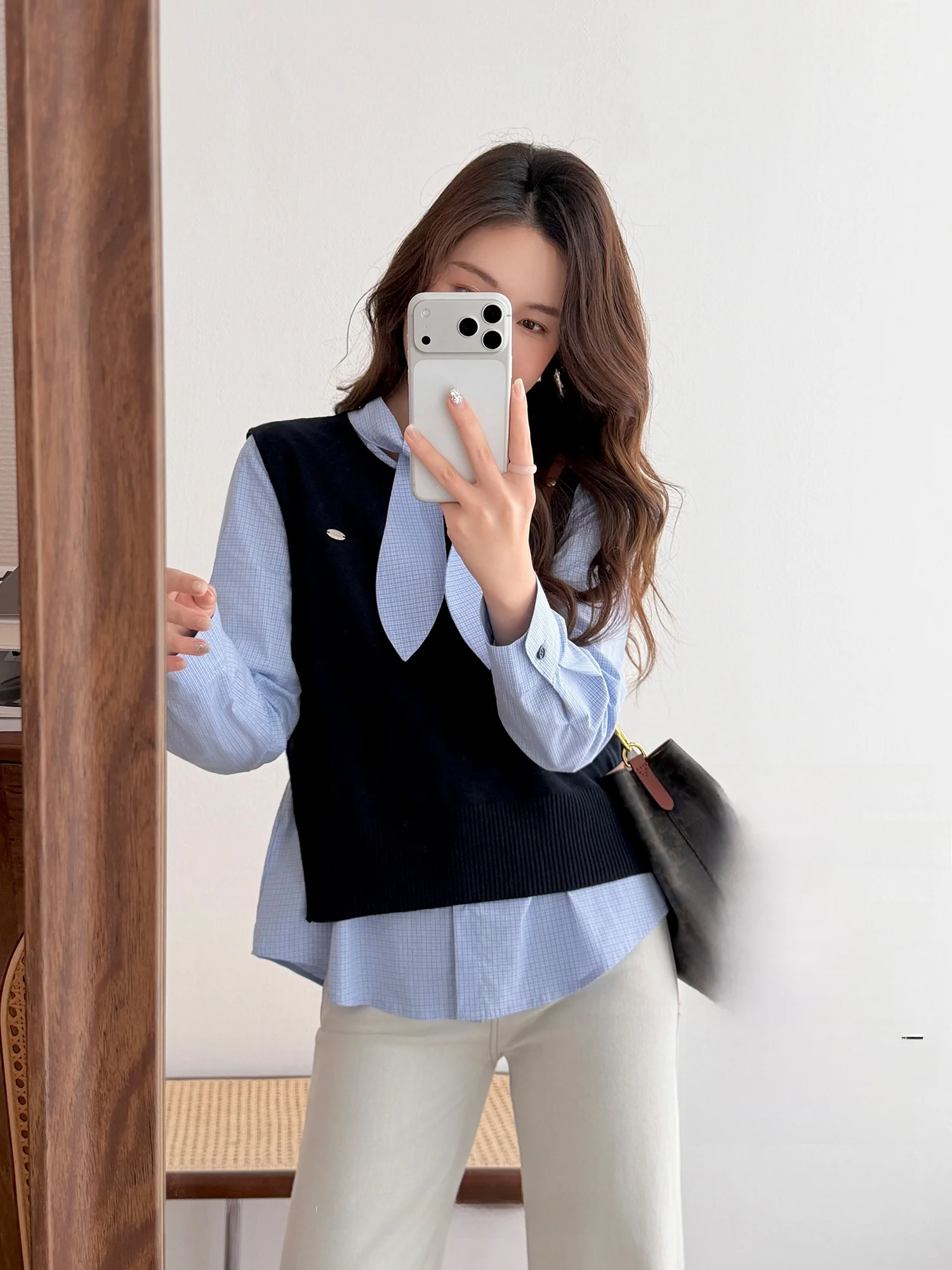 

100% Cotton Oxford Shirt Woolen Knitted Rabbit Ear Knot College Vest Two-Piece Set Breathable Long Sleeve round Neck Vest