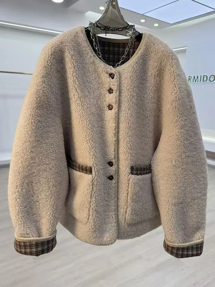 

Корейское модное зимнее пальто из искусственного меха ягненка в клетку с вставками, женское, новое, маленького размера, элегантная верхняя одежда из полиэфирного волокна