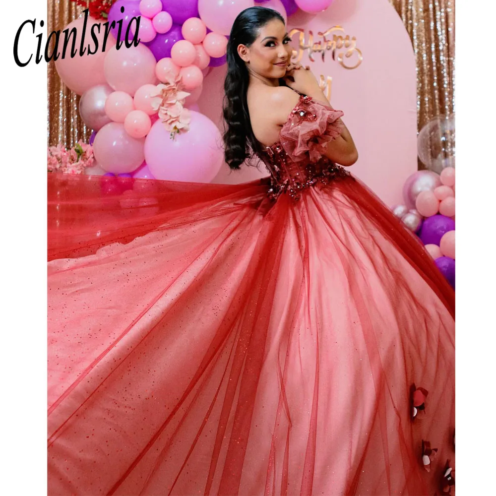 فساتين Quinceanera عنابي اللون على شكل قلب وأكمام مزينة بقطار محكمة لحفلات أعياد الميلاد Vestidos De 15 Anos