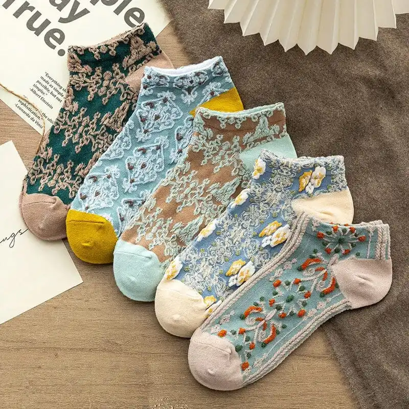 

5Pairs Women's Vintage Embossed Cotton Socks Trending Short Socks Shallow Mouth Floral Cotton Socks Vintage Patterned Crew Socks