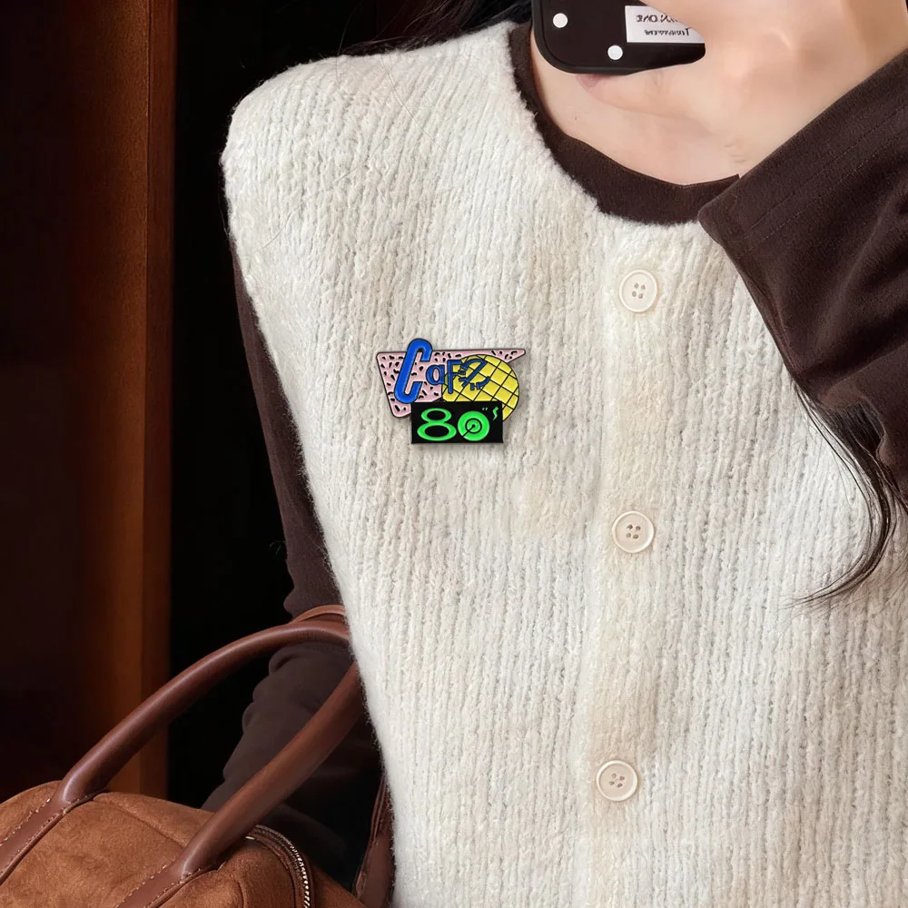 80er-Jahre-Café-Stil-Broschen, Back to the Future Teil II Themen-Abzeichen, Kleidung, Taschen und Accessoires, Sammlerstücke als Geschenke für Fans – Detail 8
