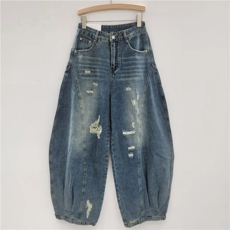 Vintage Americana Jeans: presenta patchwork, dobladillo curvo y patillas en una talla grande y holgada. La última pieza de declaración.