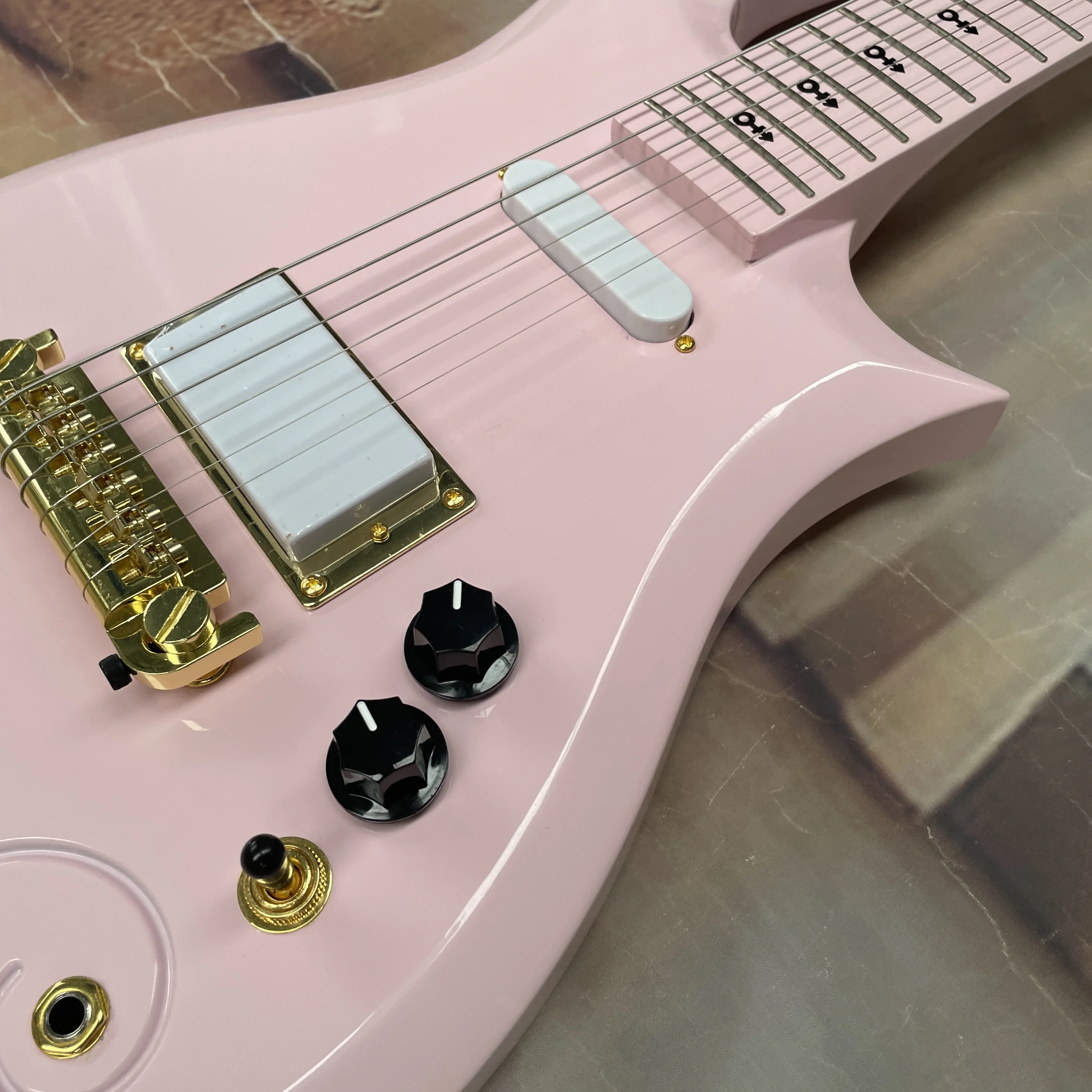 6-string pink electric guitar,smooth maple fingerboard,gold hardware guitars,female beginners and intermediate players guitarra