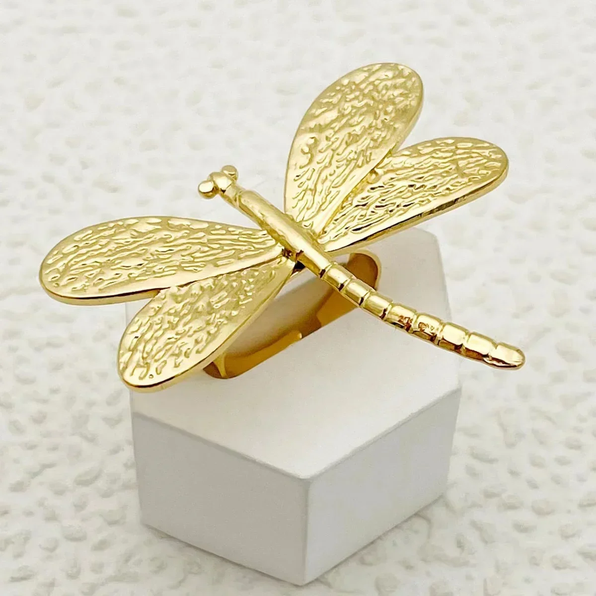 Vintage Rings for Women Retro Butterfly Dragonfly Golden Plated Detailed Carving Surface Adjustable Jewelry Party Gift Accessory