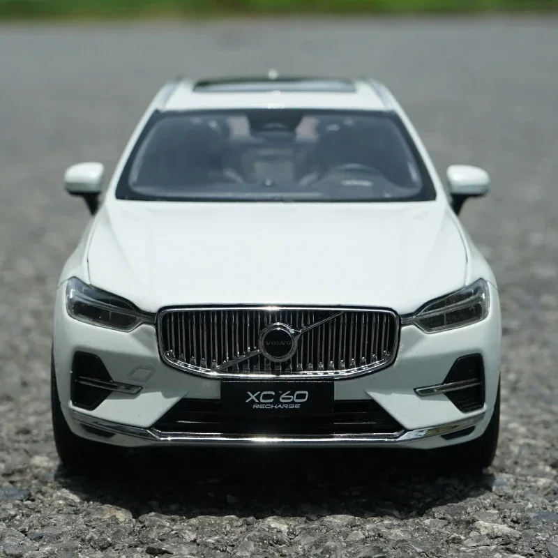 

1/18 FOR Volvo XC60 2022 SUV Diecast Alloy Car Model Toys Hobby gifts White/Silver/Gray Gift Collection Ornaments Display