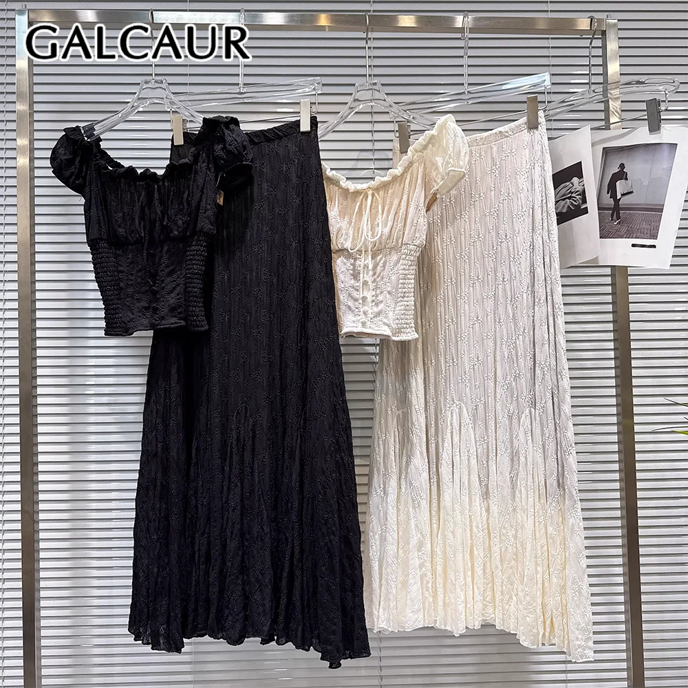 

Комплект GALCAUR: облегающий топ с квадратным вырезом и короткими рукавами, кружевными вставками и шнуровкой, а также юбка на молнии с пэчворком для женщин