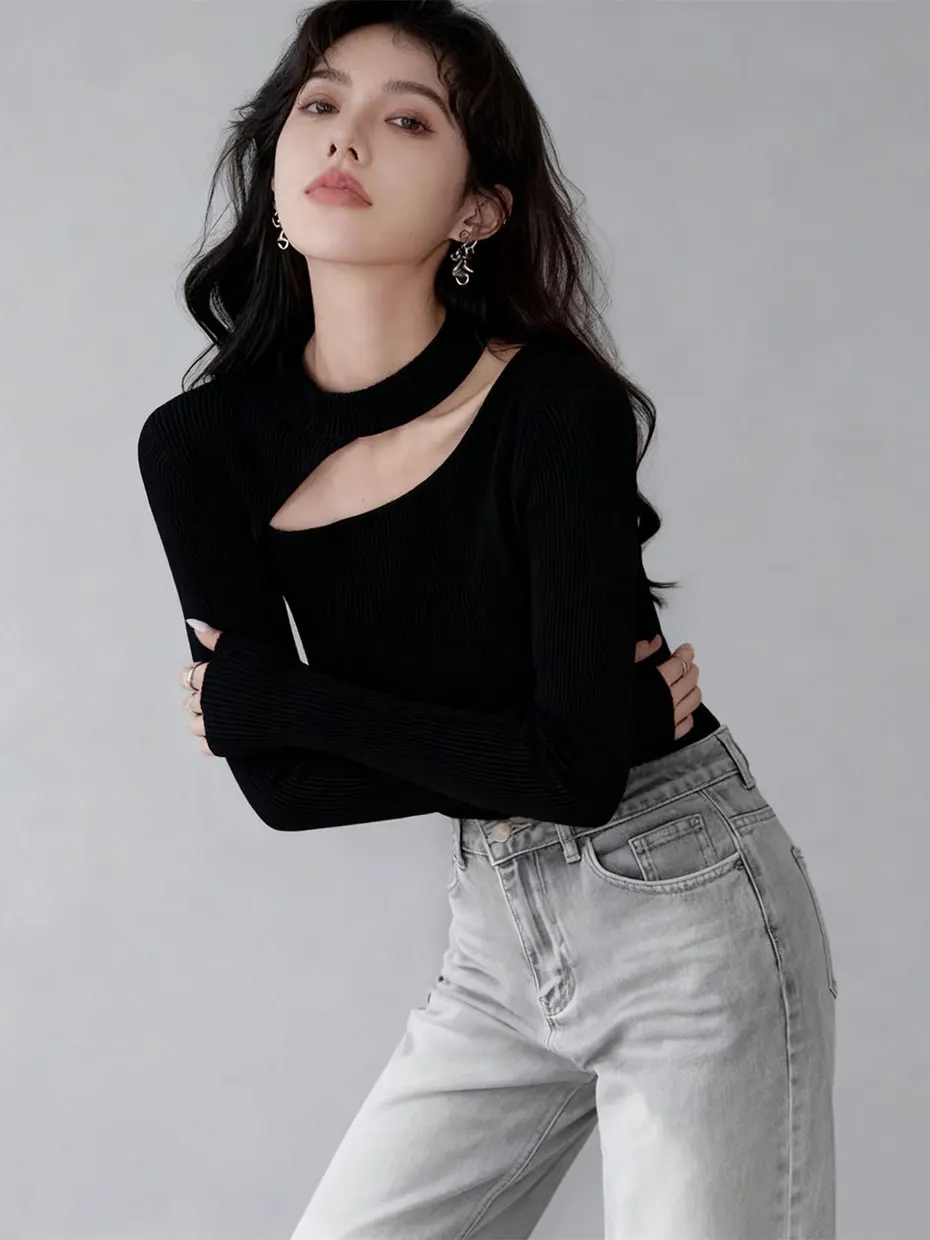 

Elegant Black Knitted Base Shirt Women's Autumn Winter Slim Fit Hollow out Neck Design Inner Wear Fashionable Top