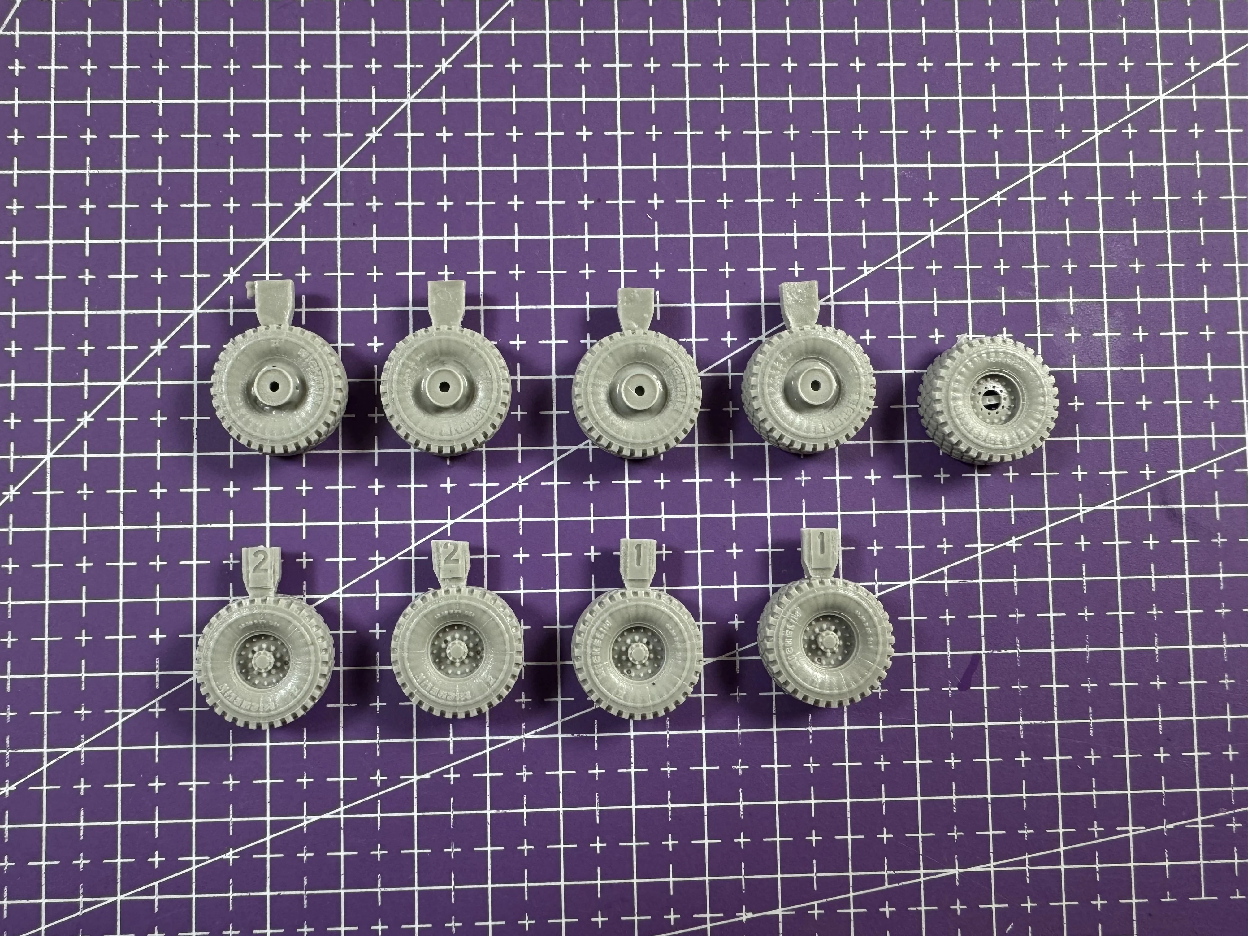

1:72 Комплект для сборки модели из литья под давлением, GK, полимерное колесо, неокрашенное, нужно собранно (M977)