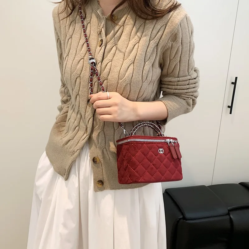 

Fashion Women Small Square Bag With Chain And Zipper Closure Stylish And Modern Design For Daily Casual Use