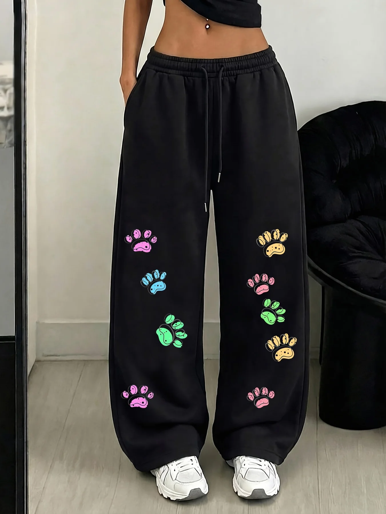 

Women's Autumn and Winter Plus-size Cute Cat Paw Print Loose Straight Fleece Leg Sweatpants Trendy Streetwear Stylish Versatile