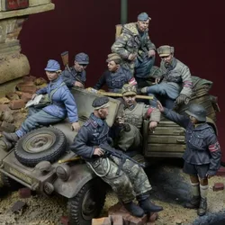 1/35 Scale Resin Body Assembled Model Kit History Military Miniature WWII Soldier 8 (excluding car) Unassembled and Unpainted