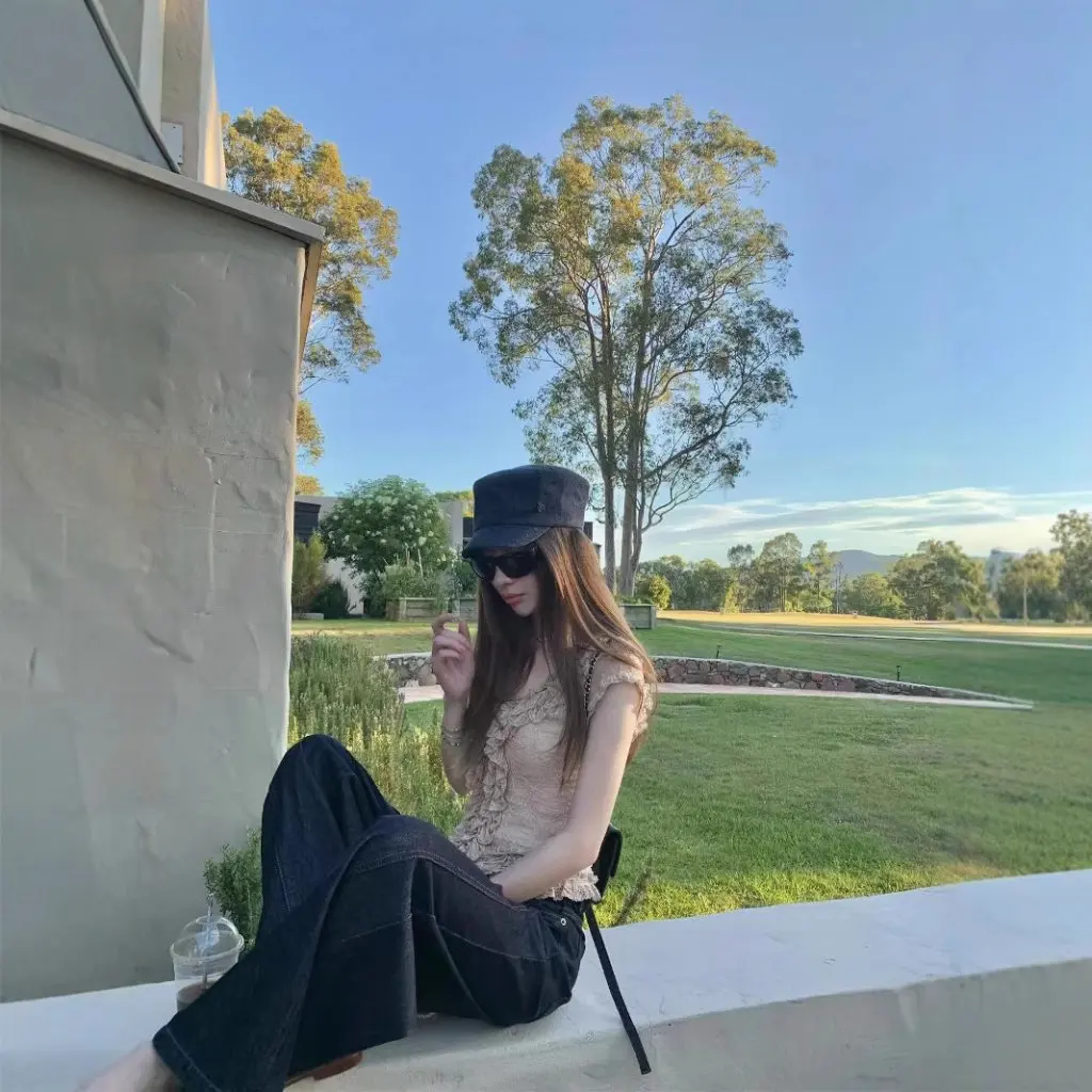 

Mist Camellia Women's Lace Top Pure Unique Light Luxury High-end Fashion Small Shirt for Ladies