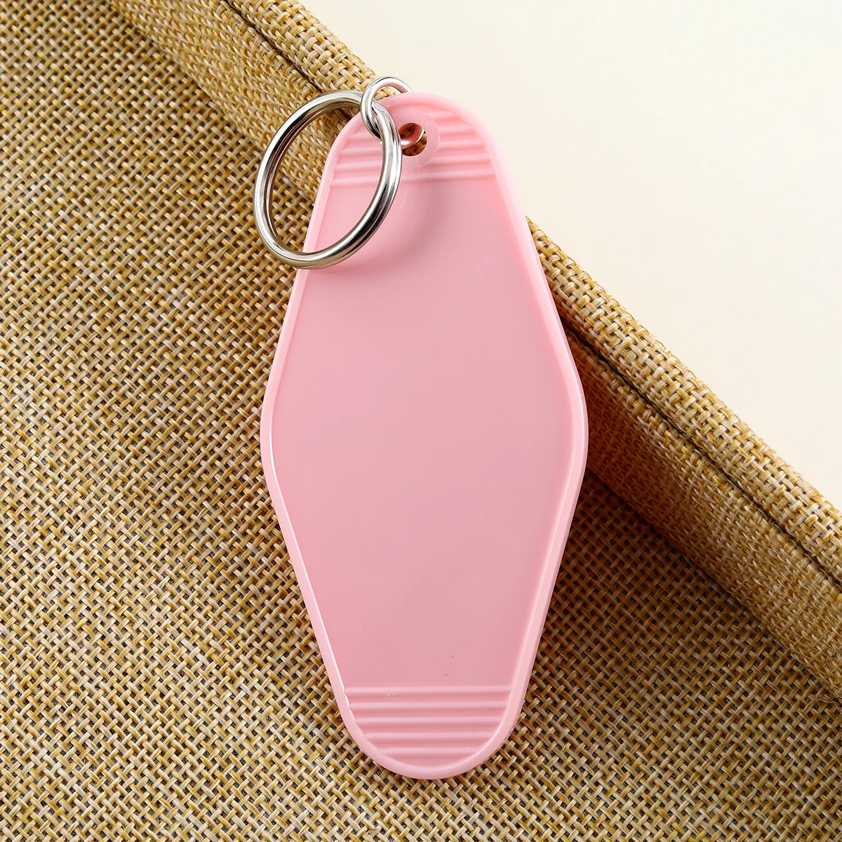 plastic personalized designs iridescent motel keychain